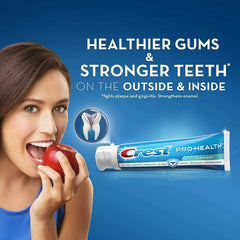 Crest Pro-Health sonrisa brillante en contexto de baño que sugiere resultados estéticos