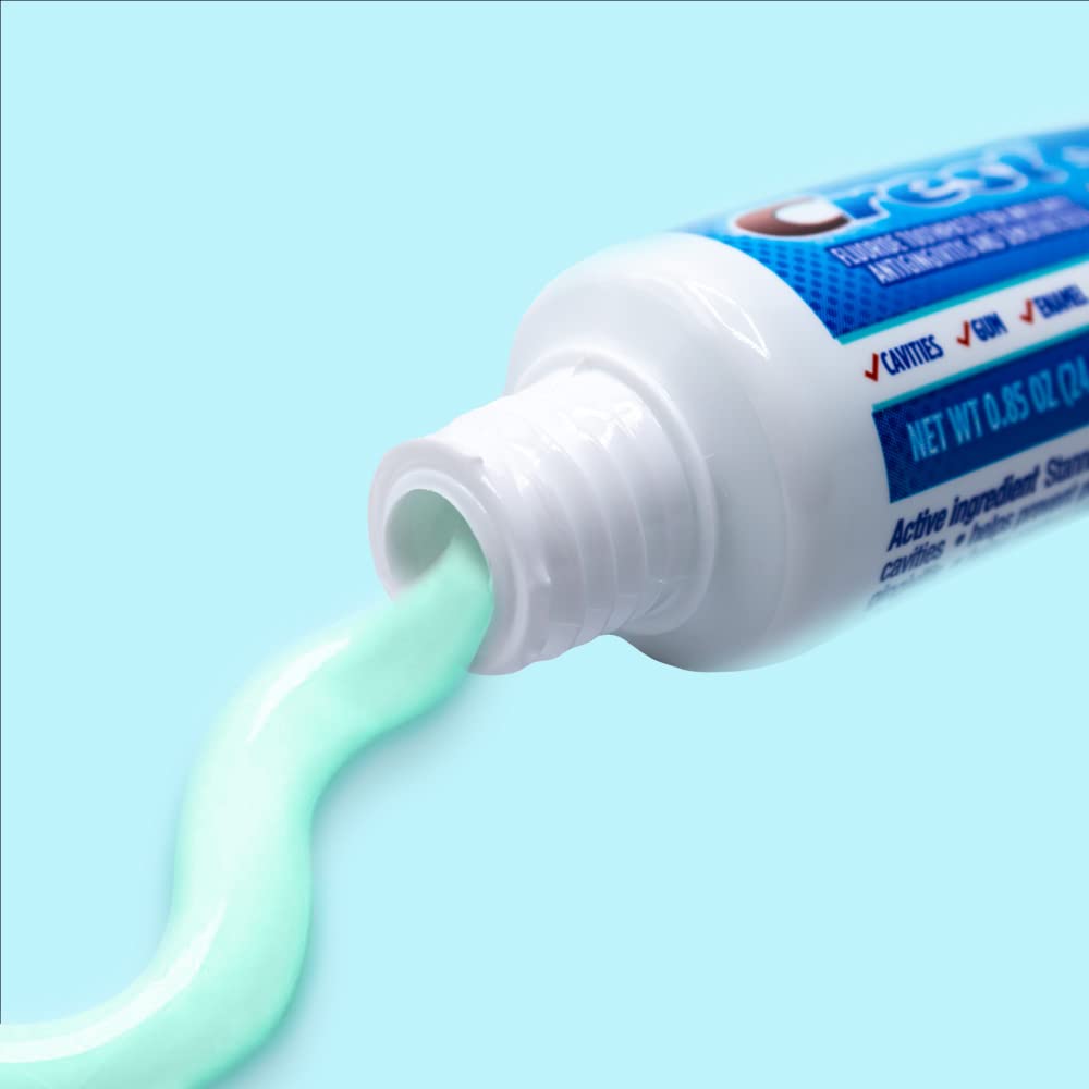 Crest Pro-Health pack dentro de neceser, ideal para viajes