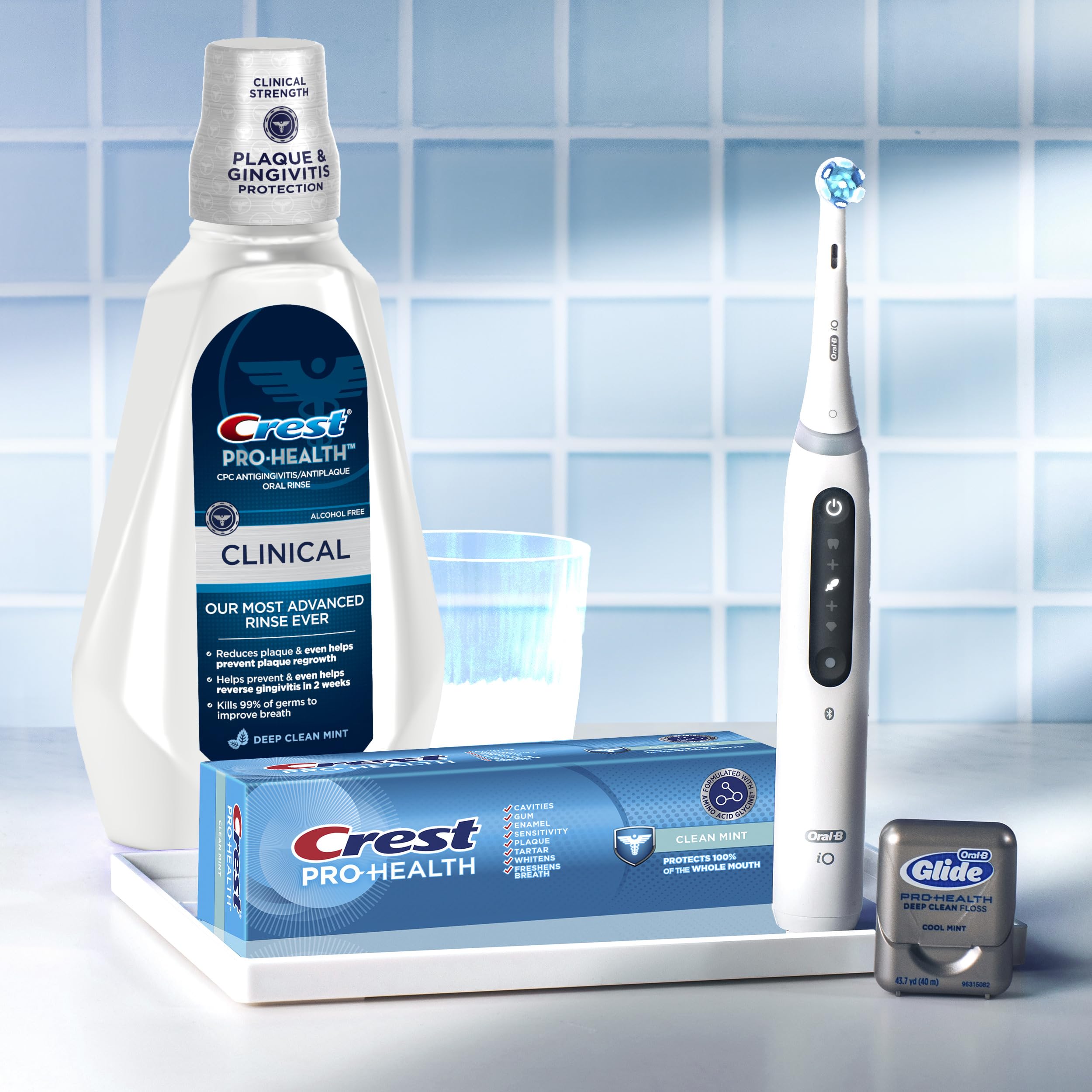 Crest Pro-Health Deep Clean Mint closeup sugiriendo aliento fresco