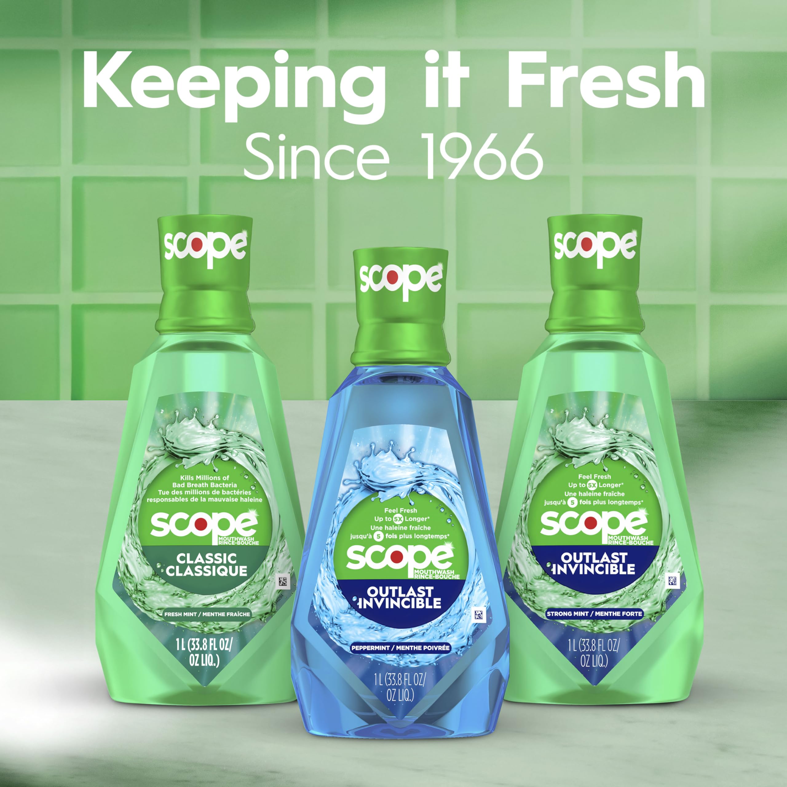 Escena de baño con Crest Scope Classic sobre la repisa transmitiendo uso diario y frescura