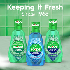 Escena de baño con Crest Scope Classic sobre la repisa transmitiendo uso diario y frescura