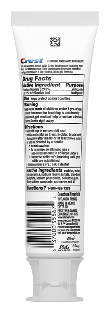 Crest gel de fresa textura cercana mostrando consistencia suave y fácil aplicación