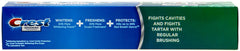 Crest textura de la pasta dental detalle que sugiere blanqueo y fácil aplicación