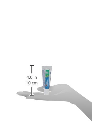 Crest tubo en uso sobre cepillo ofreciendo frescor Scope Mint