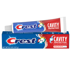 Crest primer plano de tubo y textura de la pasta para limpieza diaria eficaz