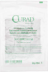Curad comparación de tamaño en mano, práctico y manejable