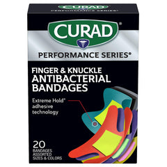 Curad detalle del adhesivo Extreme Hold que resiste movimiento y humedad