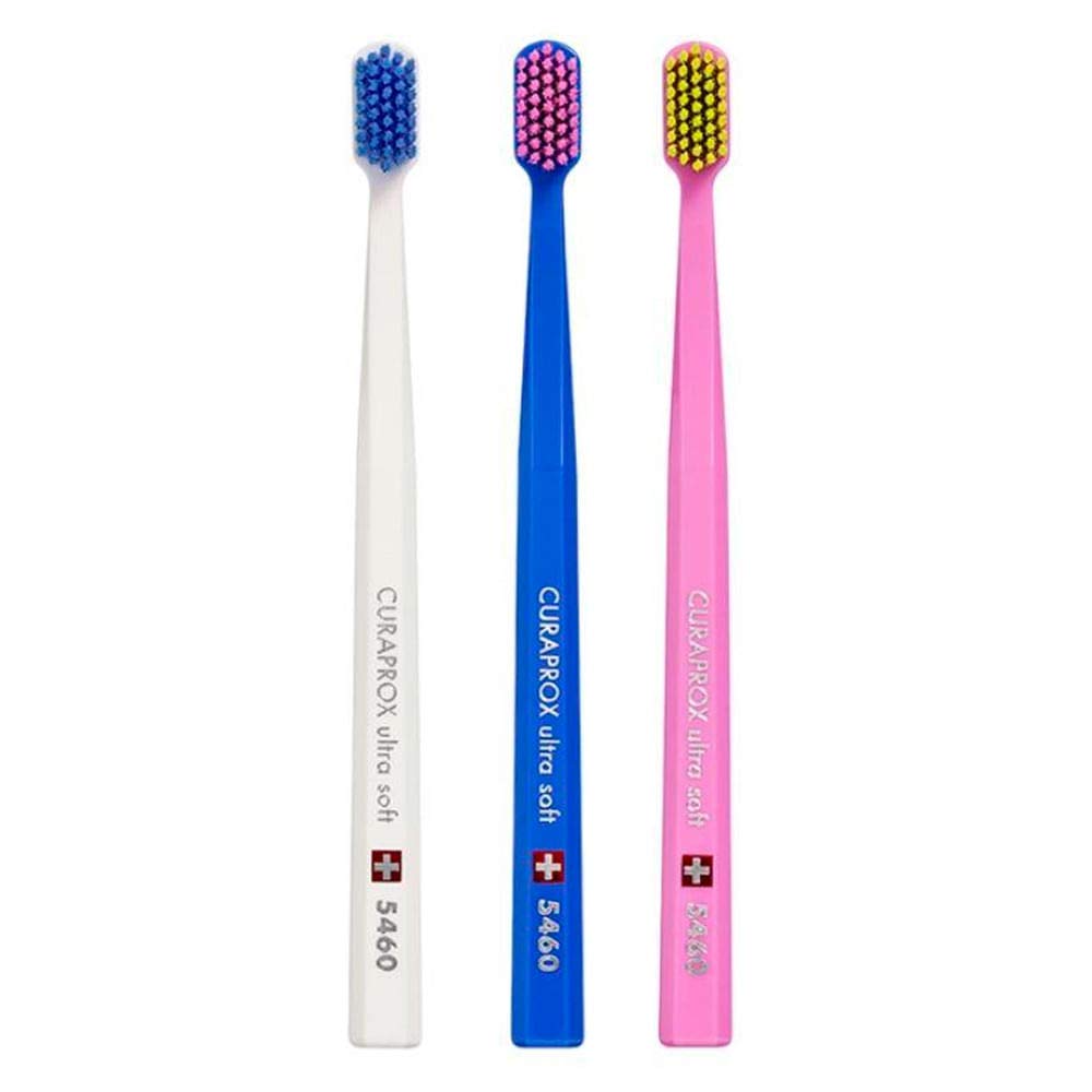 Curaprox pack frontal con tres cepillos colores surtidos y protector, limpieza uniforme