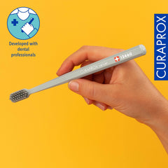 Curaprox textura del mango antideslizante que mejora el agarre y control al cepillar