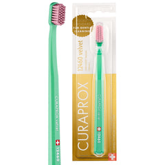 Curaprox cepillo CS12460 frontal mostrando colores y diseño, cuidado cómodo