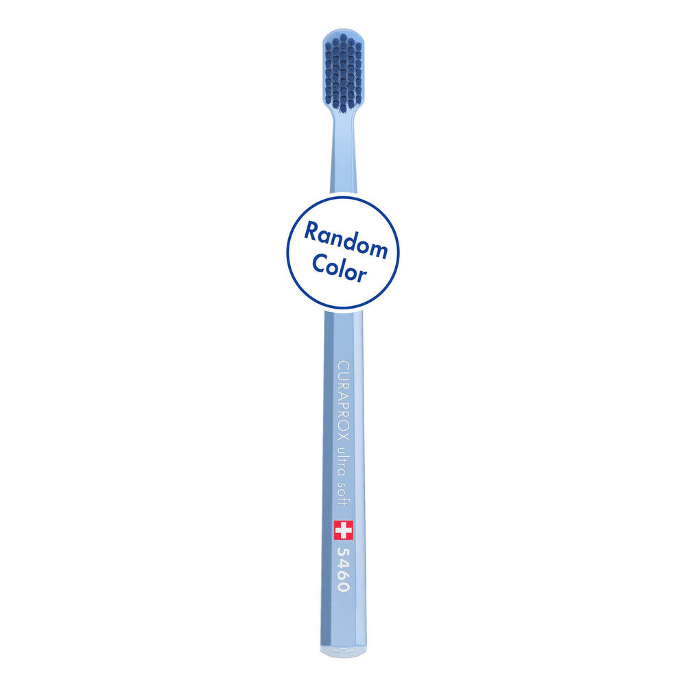 Curaprox cepillo frontal mostrando cabezal compacto y suavidad, limpieza precisa