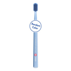Curaprox cepillo frontal mostrando cabezal compacto y suavidad, limpieza precisa