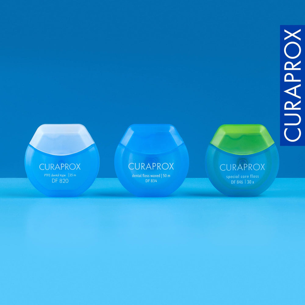 Curaprox DF 820 en estuche sobre lavabo para almacenamiento higiénico