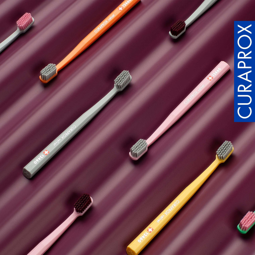 Curaprox embalaje suizo con etiqueta y sello de calidad que refleja fabricación premium