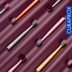 Curaprox embalaje suizo con etiqueta y sello de calidad que refleja fabricación premium