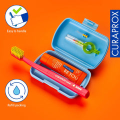 Curaprox set colocado en neceser mostrando portabilidad y orden