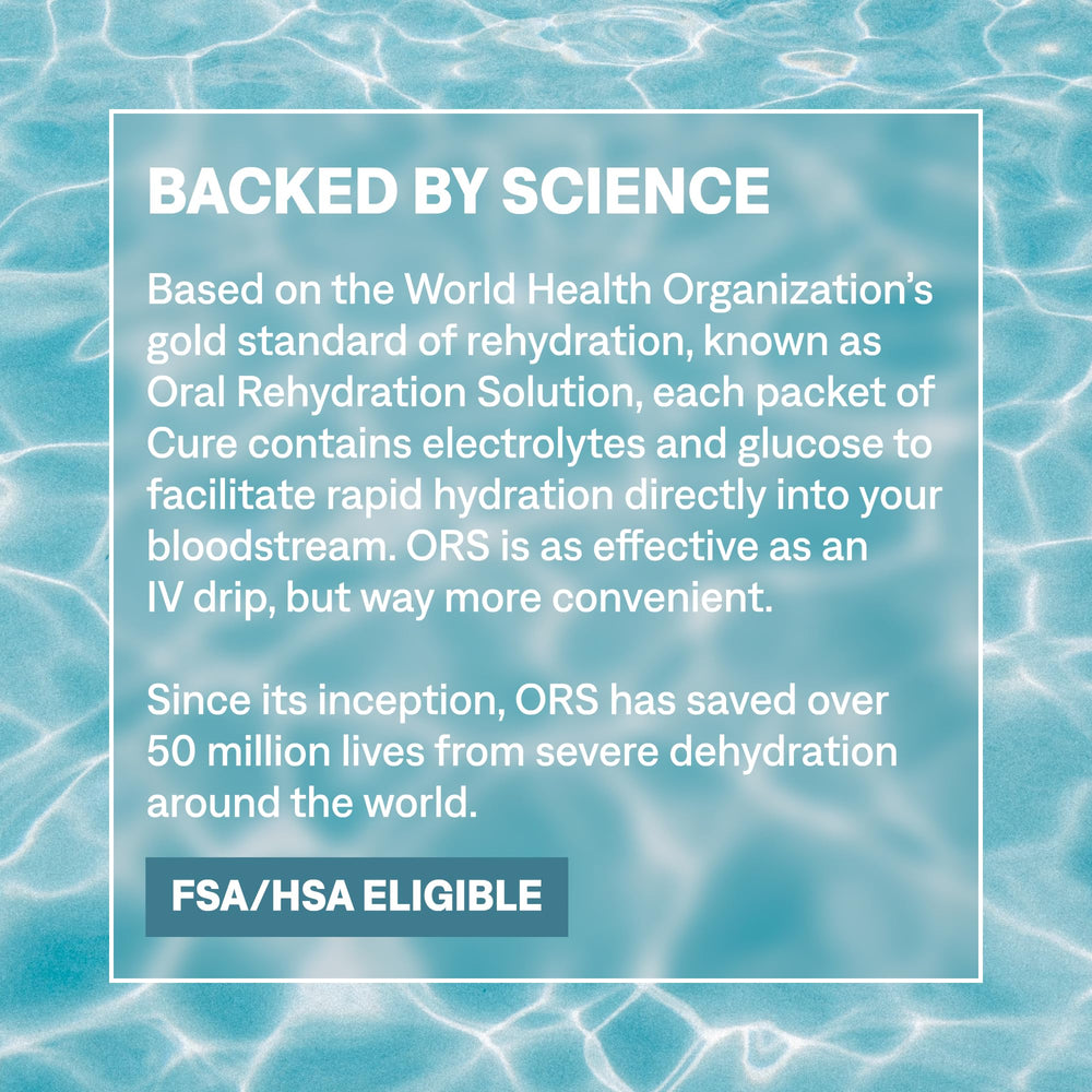 Cure Hydration escena lifestyle con mochila y bebida, beneficio para viajes y deportes