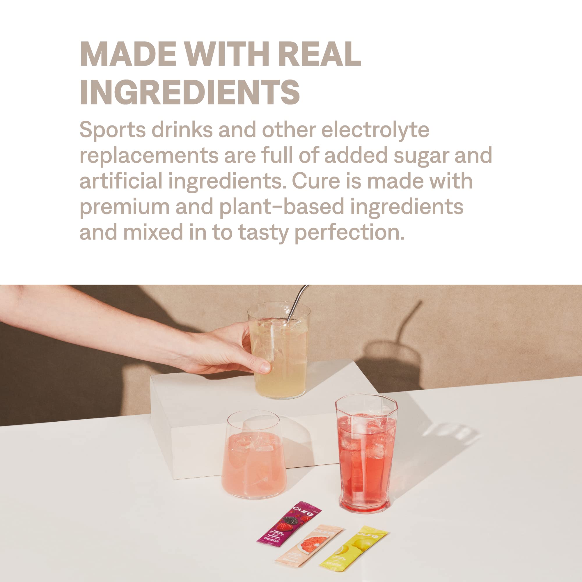 Cure Hydration ingredientes en primer plano agua de coco y jugo real, beneficio natural