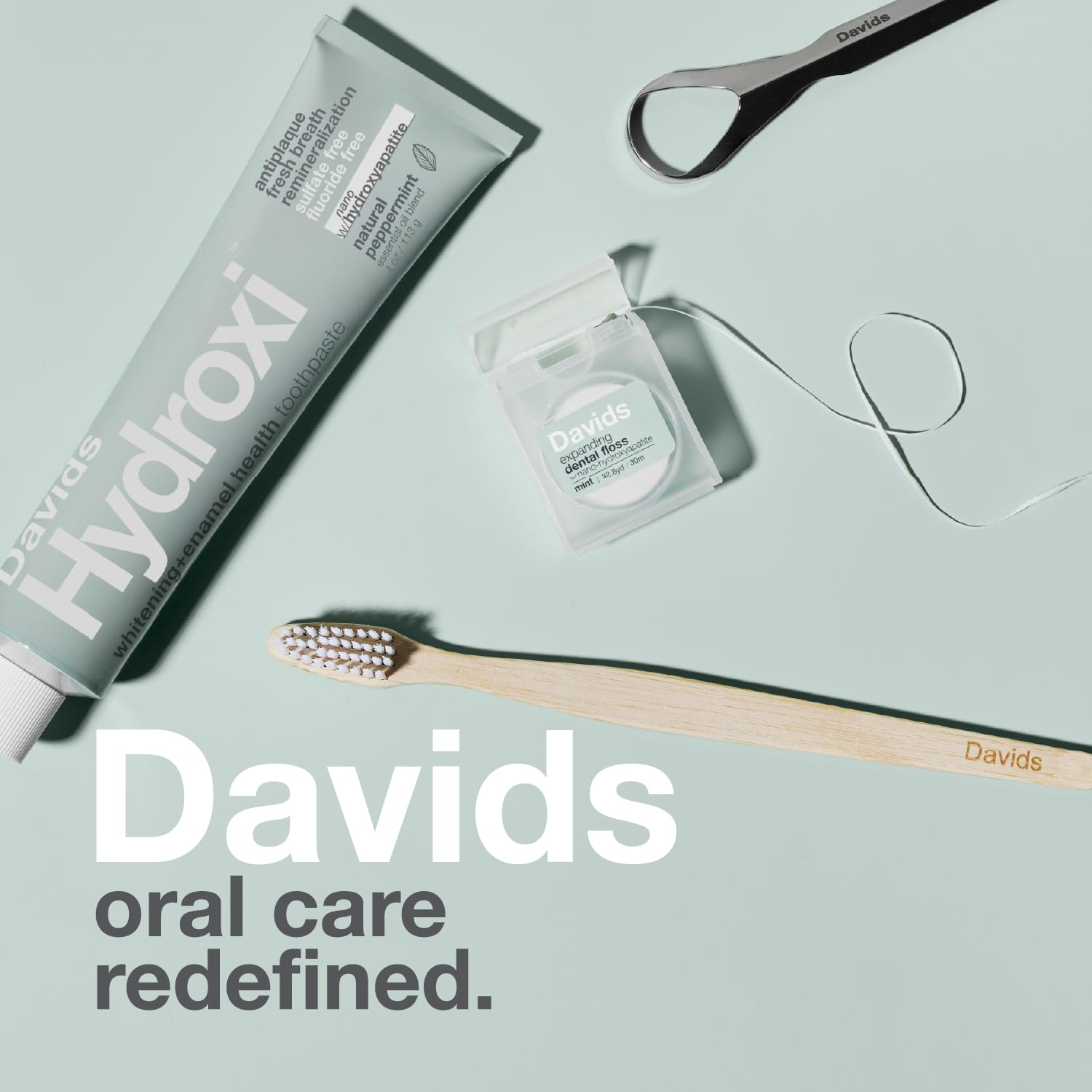 Davids en baño moderno representando uso cotidiano y sonrisa renovada