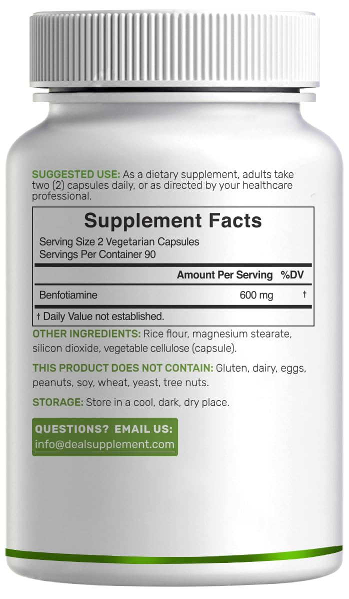 DEAL SUPPLEMENT botella en mesa de cocina transmitiendo uso diario sencillo