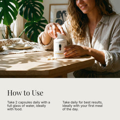 Dear Apothecary frasco junto a manos para comparar tamaño y porciones