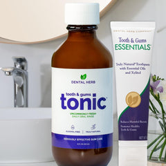 Dental Herb Company escena de baño con kit en uso para rutina diaria