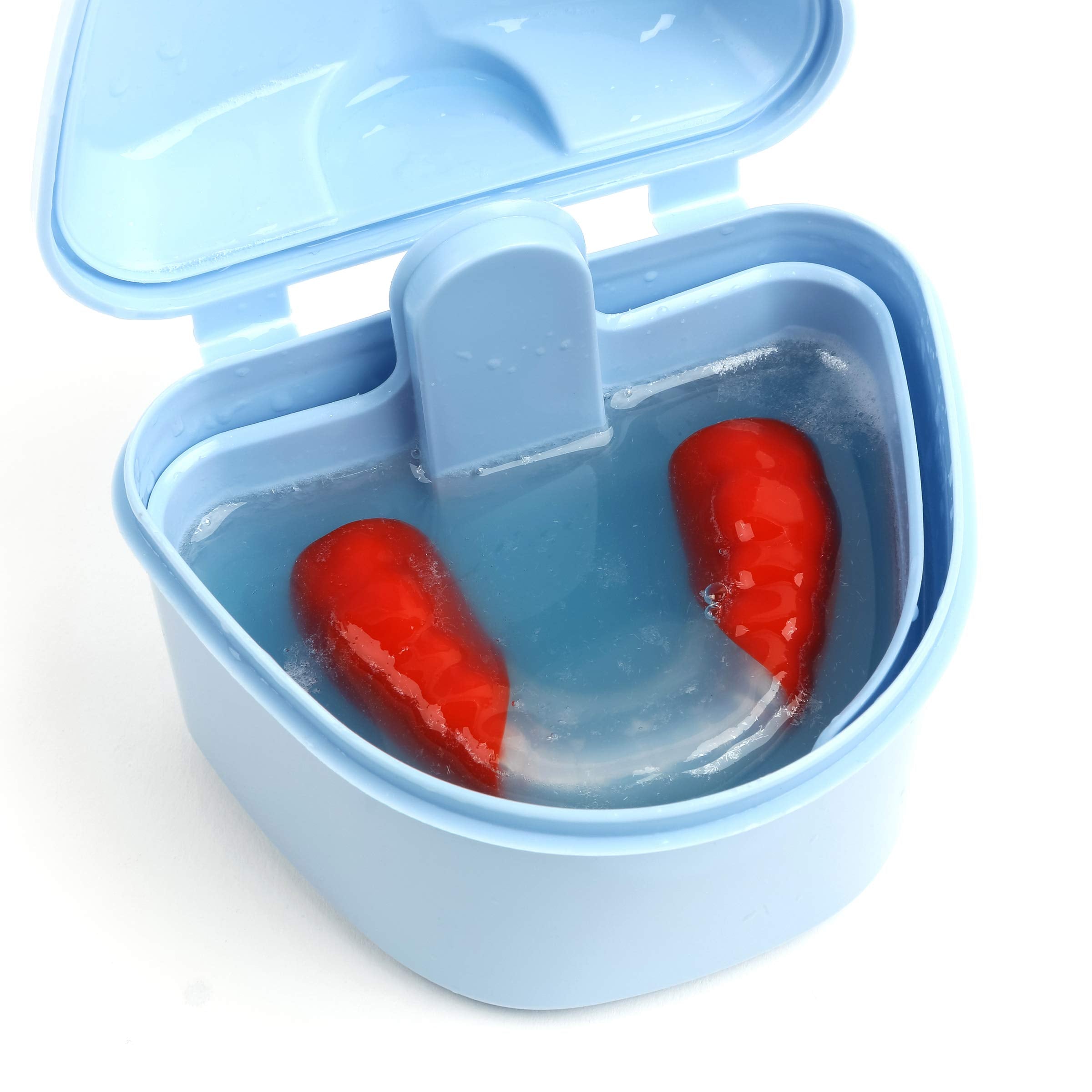 DentaSOAK sobre abierto y vaso con solución que muestra limpieza rápida