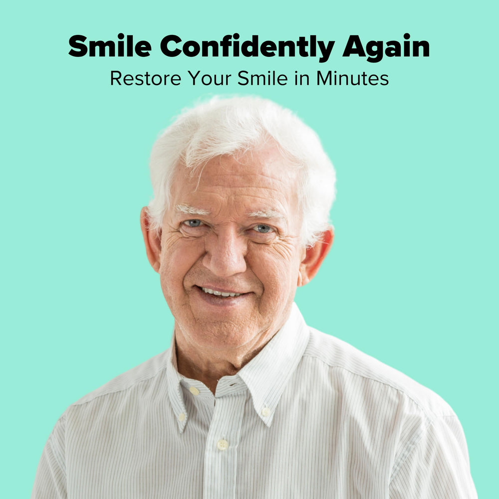Paciente usando una dentadura reparada con Dentemp en entorno cotidiano con confianza