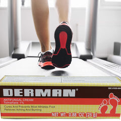 Derman crema detalle de la etiqueta con tolnaftato 1% y consejos de uso visibles