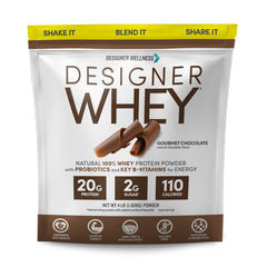 Designer Wellness envase frontal mostrando 4 lb y sabor chocolate, clara identidad de marca y beneficio de proteína