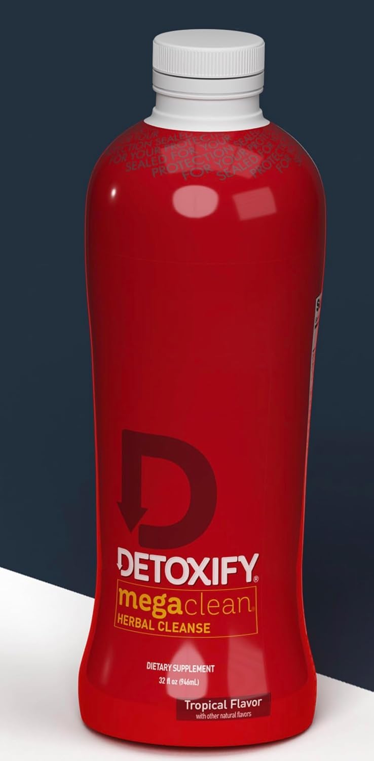 Detoxify Mega Clean textura líquida vertiéndose enfatiza sabor tropical y mezcla fácil