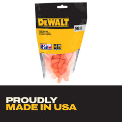 DEWALT en obra con trabajador usando tapones asegurando protección auditiva
