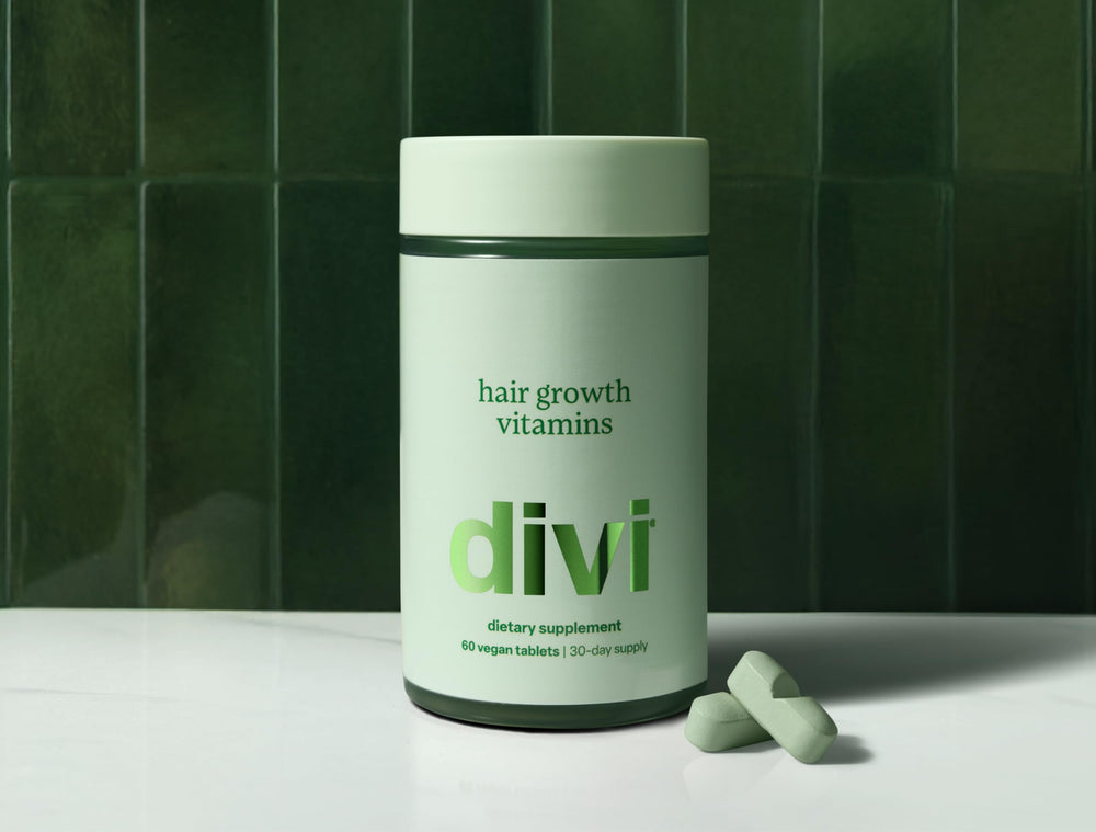 divi Lustriva en ambiente lifestyle mostrando cabello con más volumen