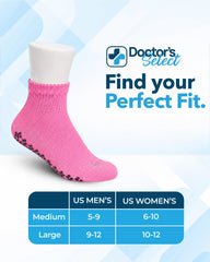 Doctor's Select persona caminando en interiores con agarre extra y seguridad
