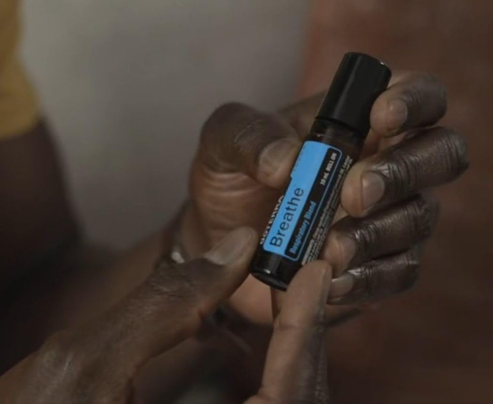 dōTERRA Breathe Touch comparación de tamaño para llevar en el bolso
