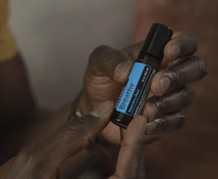dōTERRA Breathe Touch comparación de tamaño para llevar en el bolso