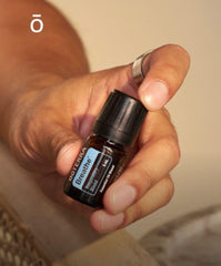 doTERRA Breathe etiqueta en primer plano resaltando ingredientes