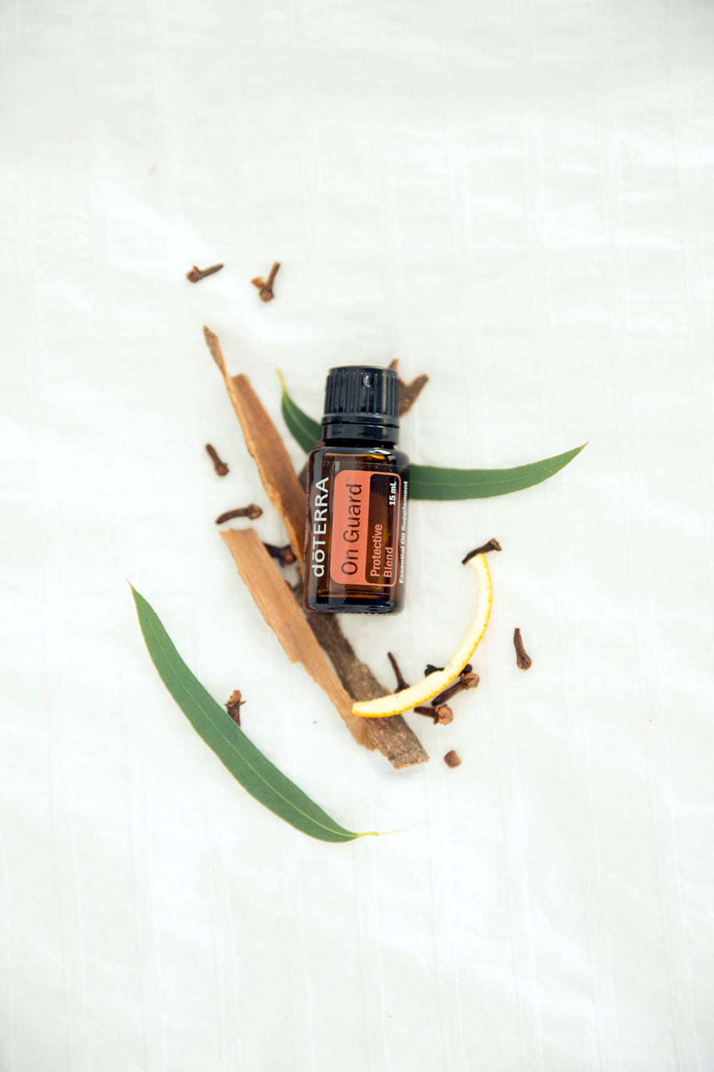 doTERRA On Guard en difusor emitiendo vapor para purificar habitación