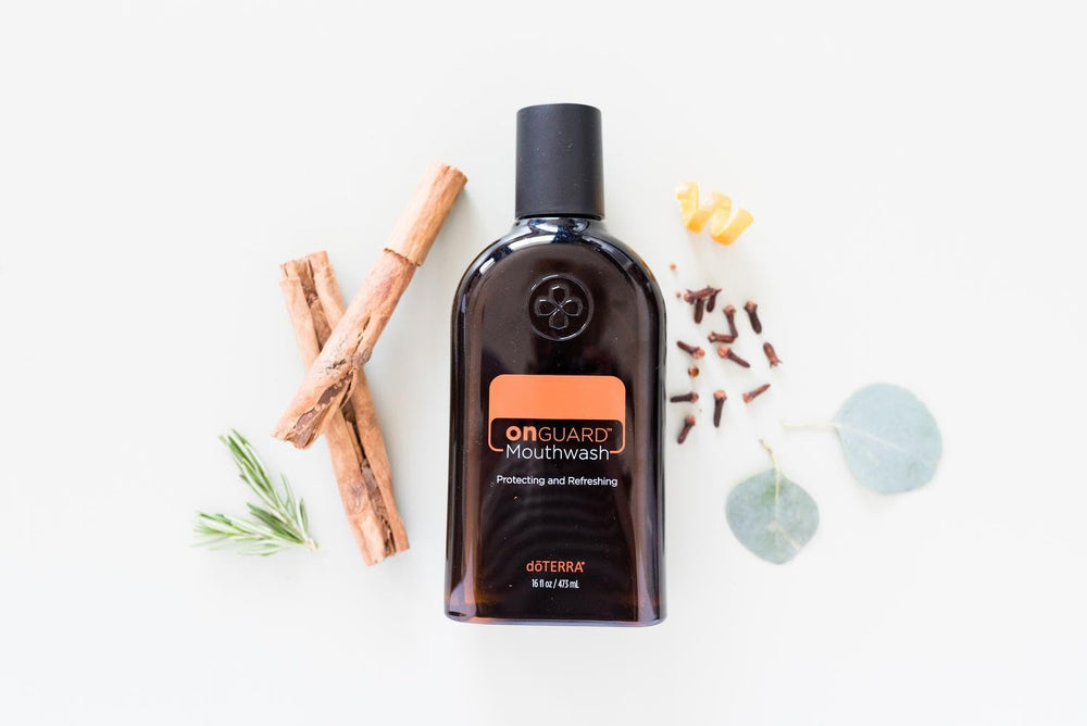 doTERRA On Guard en uso tras la comida, refresca el aliento eficazmente