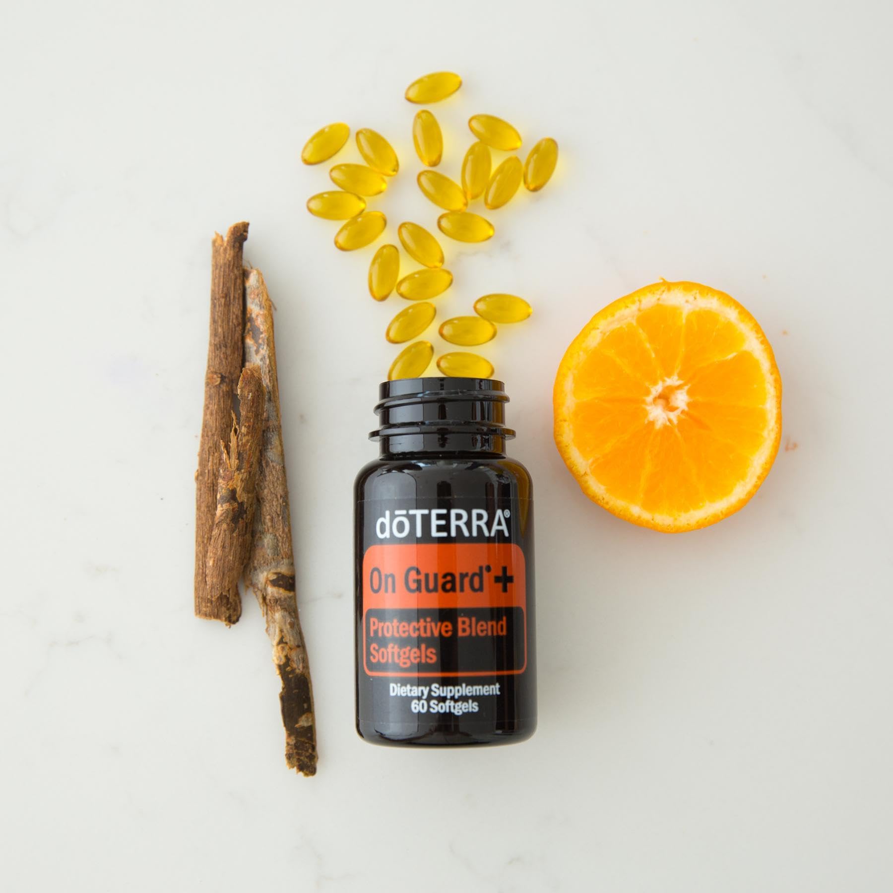 doTERRA cápsula On Guard+ en mano para demostrar portabilidad práctica