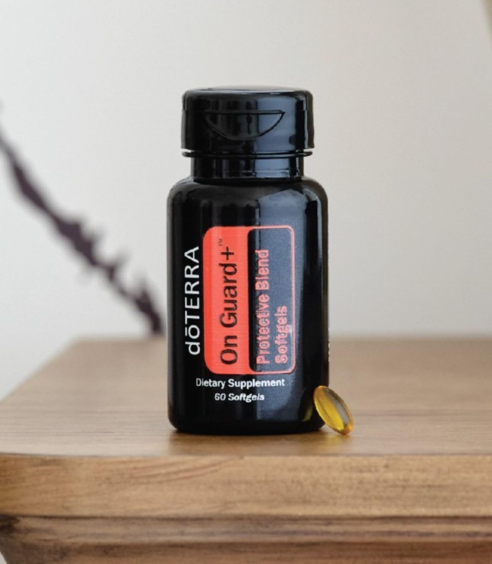 doTERRA frasco junto a objeto para comparar tamaño y dosis diaria