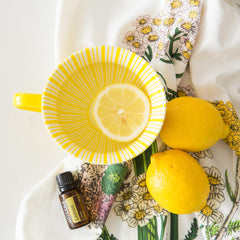doTERRA lemon en cocina ilustrando limpieza natural y frescura