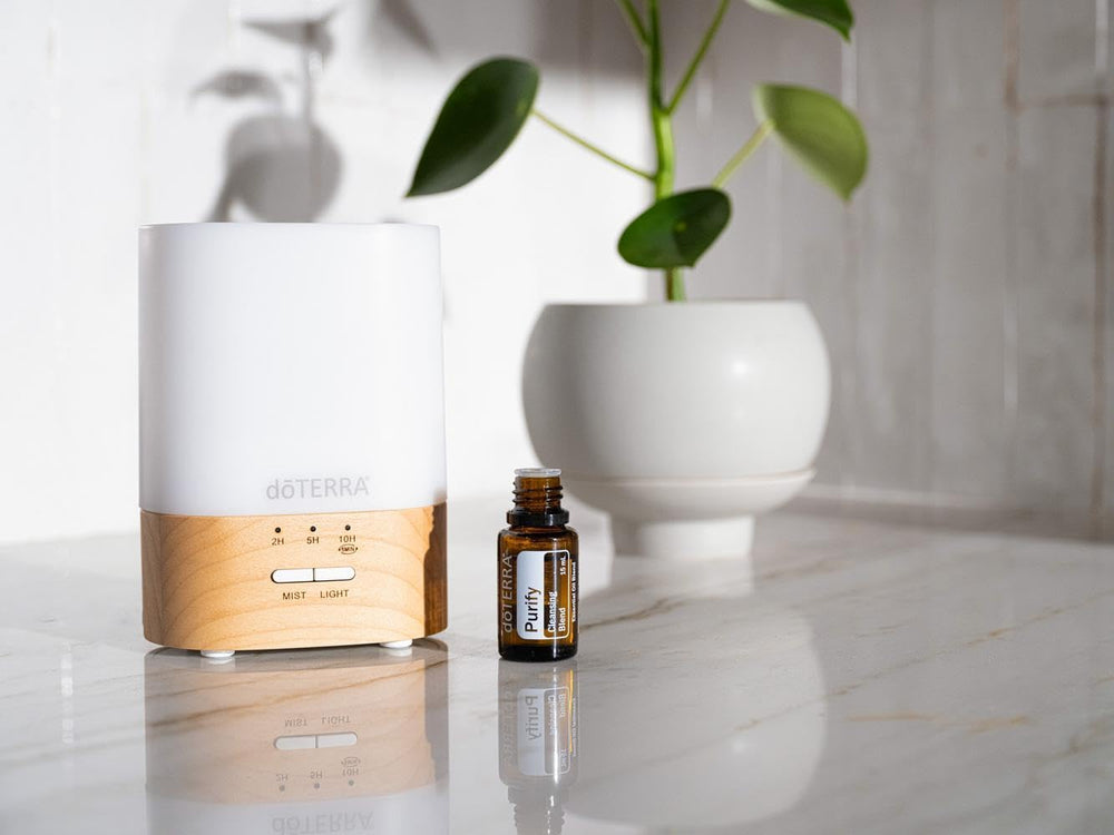 doTERRA Purify ambientando un salón mostrando beneficio de frescura