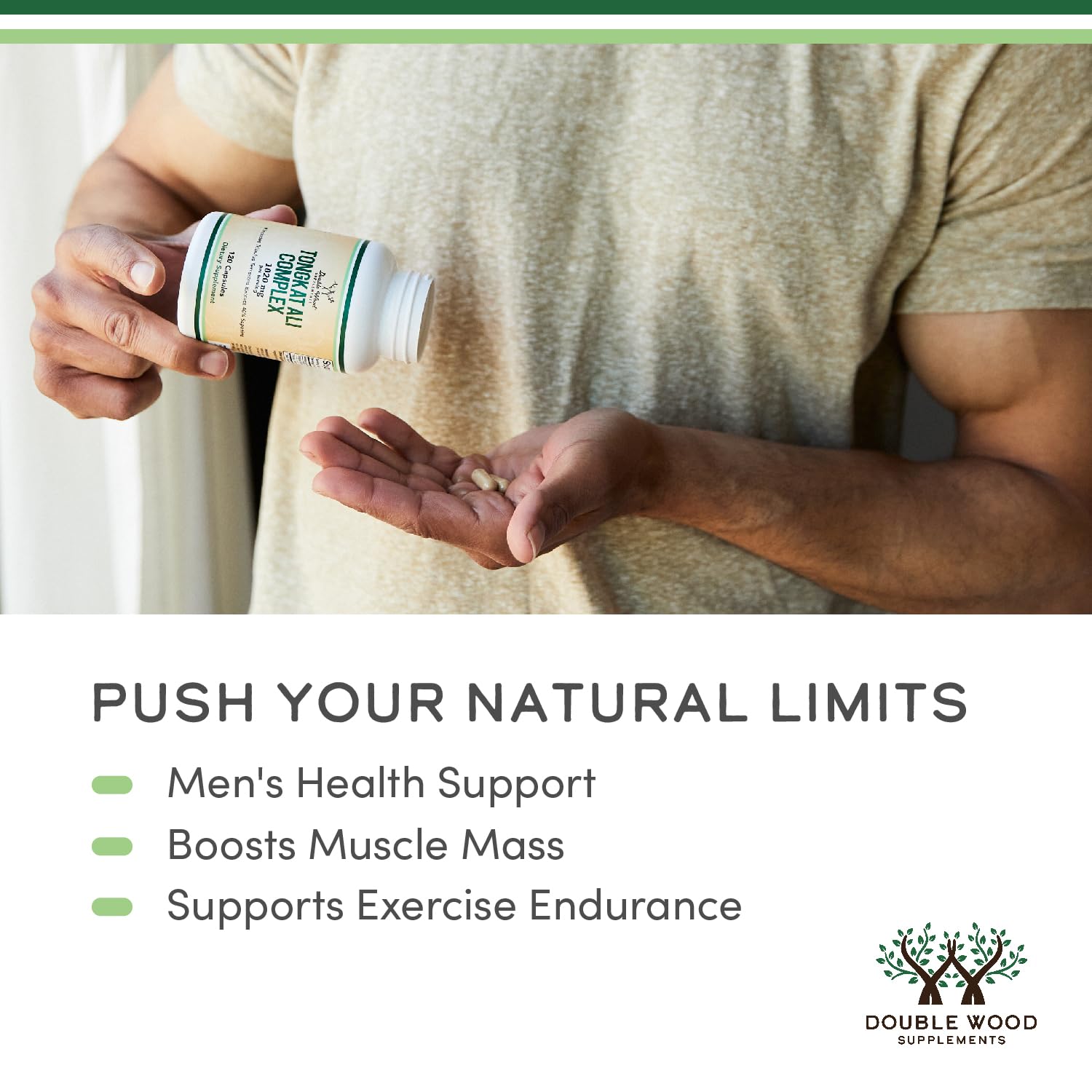 Double Wood Supplements cápsula en mano para comparar tamaño y facilidad de uso