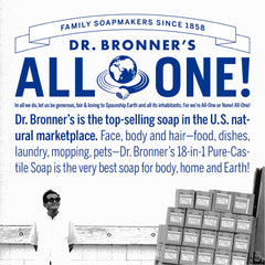Dr. Bronner's tubo sobre lavabo en baño, estilo de vida natural y eco