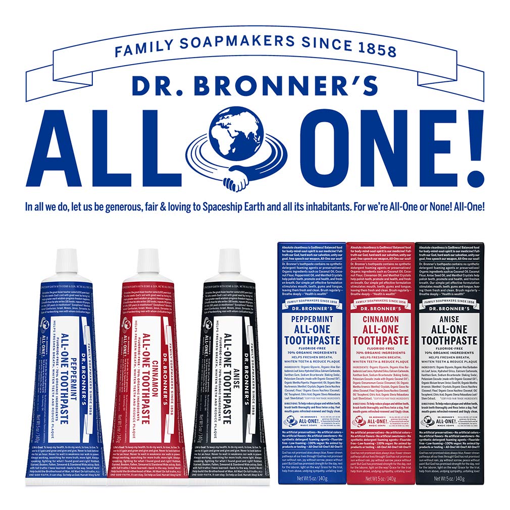 Dr. Bronner's tamaño 5 oz en mano para comparar volumen y portabilidad