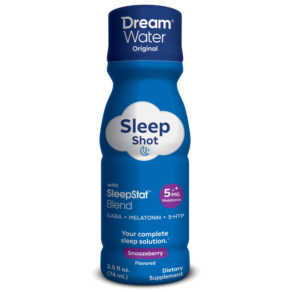 Dream Water shot en mano listo para beber y facilitar conciliar sueño