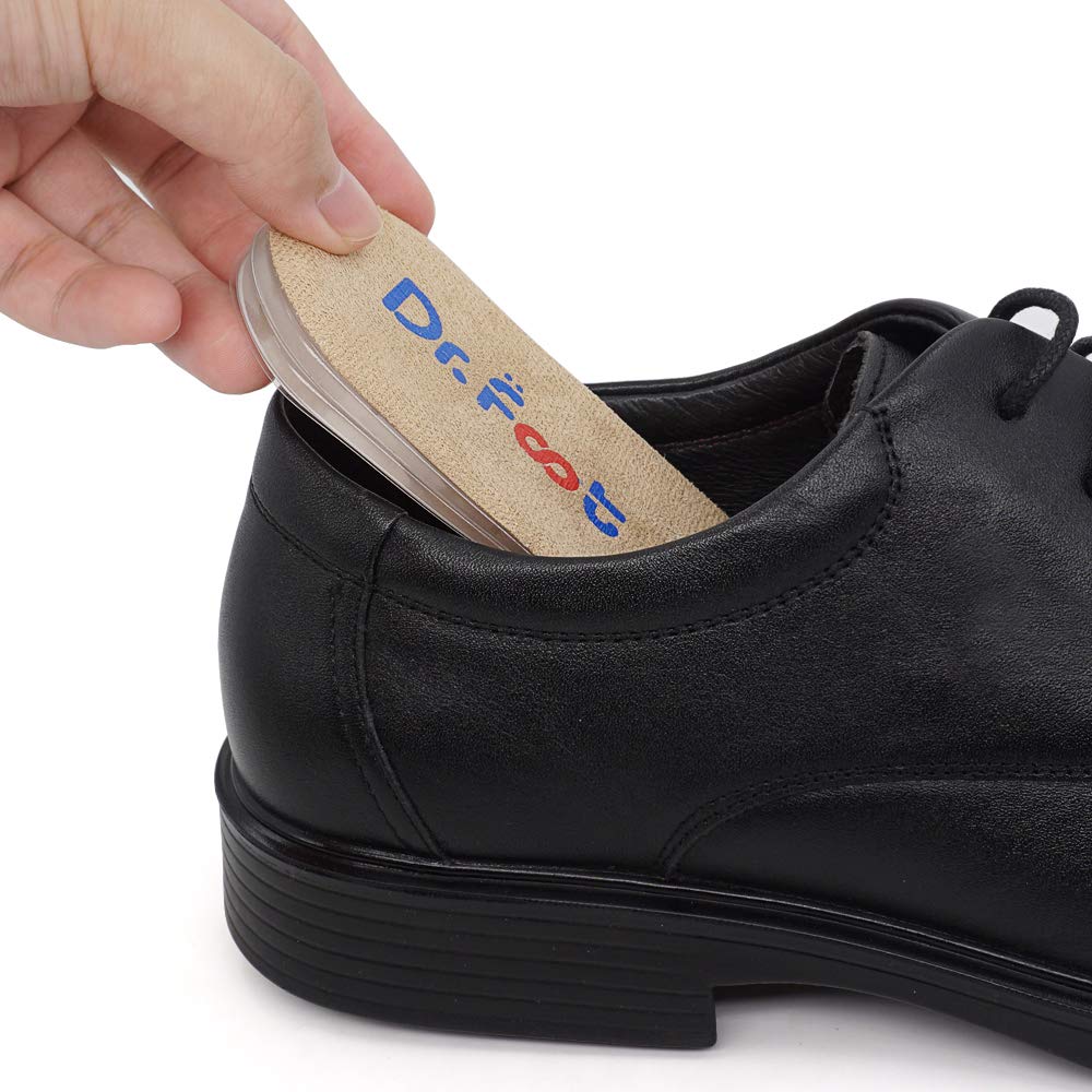 Dr.Foot persona caminando con alzas para mejor alineación y confort