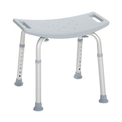 Drive Medical vista frontal de la silla de ducha con asiento amplio y marco estable