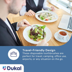 Dukal Fast Brush en uso en oficina tras comida, refresca la boca discretamente